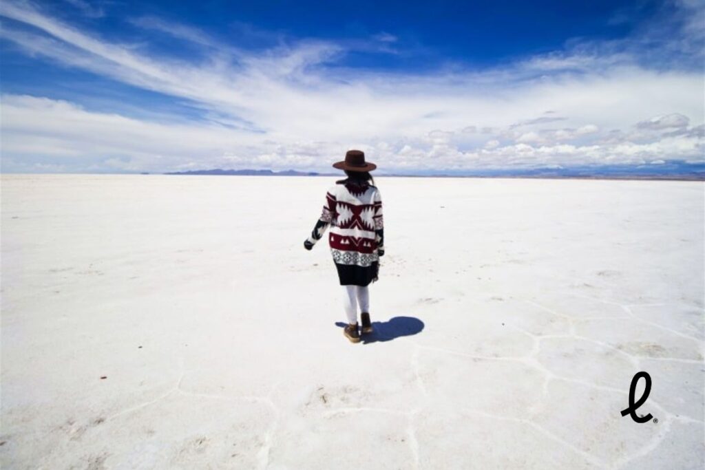Isla Incahuasi - hexágonos naturais que se formam na superfície do sal - Salar de Uyuni
