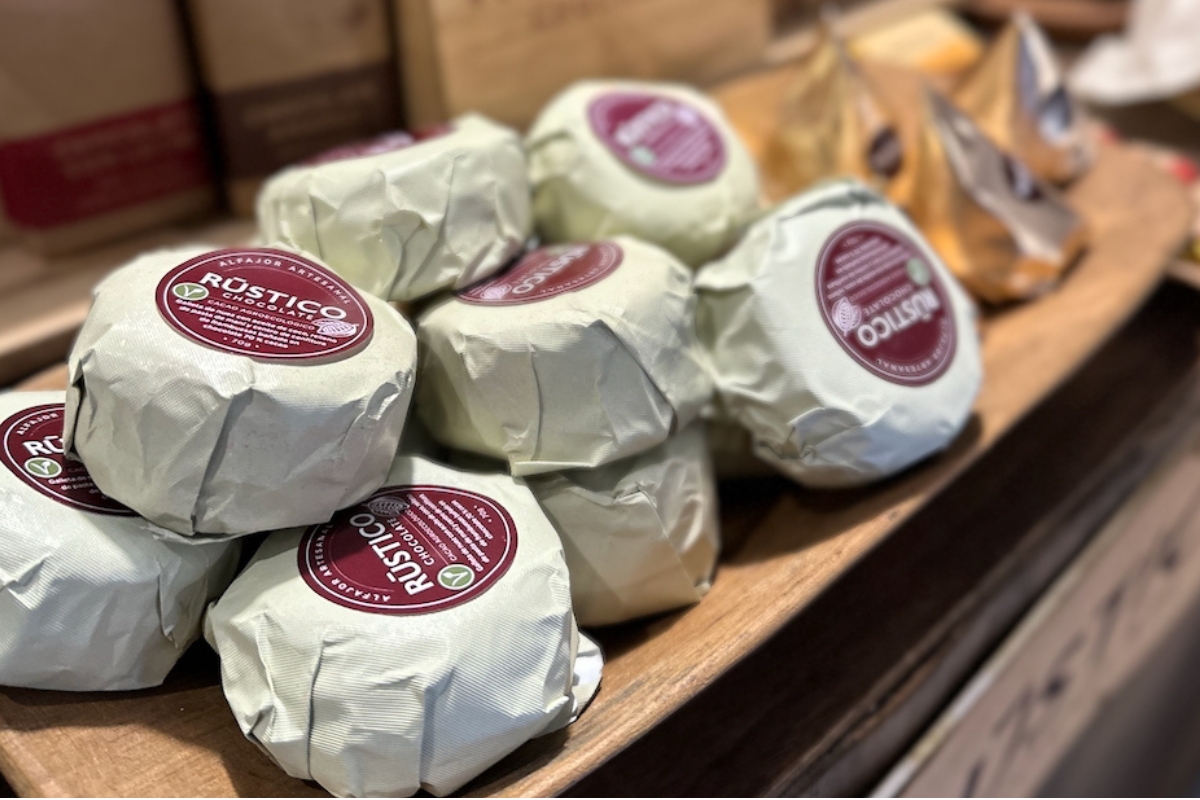 Alfajores artesanais embalados e expostos em loja de Buenos Aires