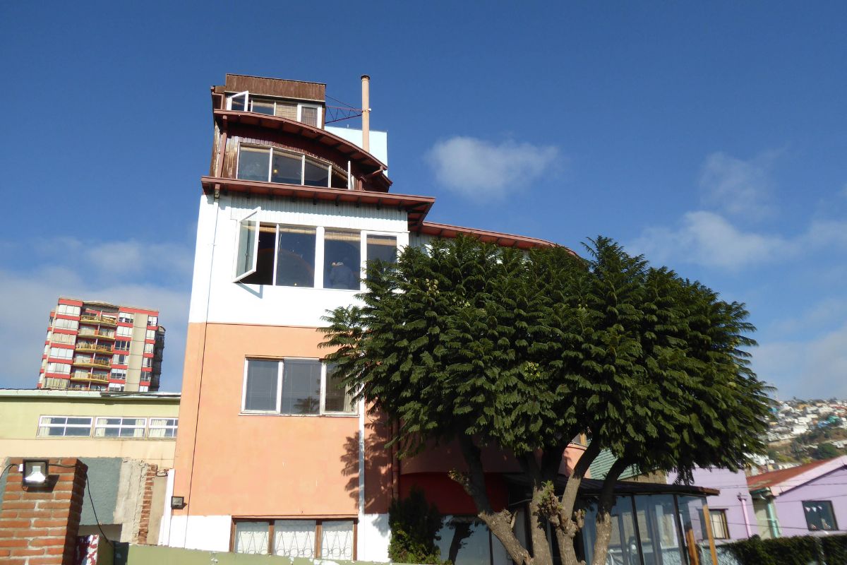Fachada da Casa-Museu La Sebastiana no Cerro Bellavista, em Valparaíso