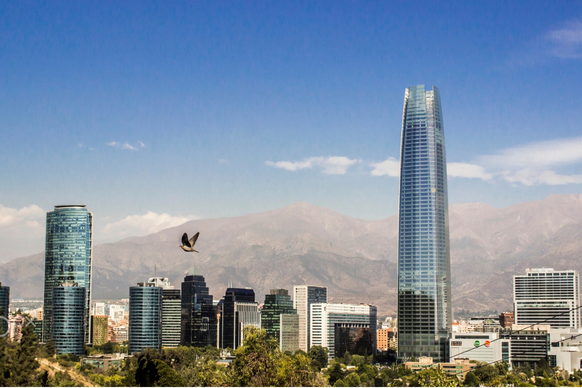 Vista do Costanera Center e dos edifícios de Santiago próximos ao NH Collection Plaza Santiago
