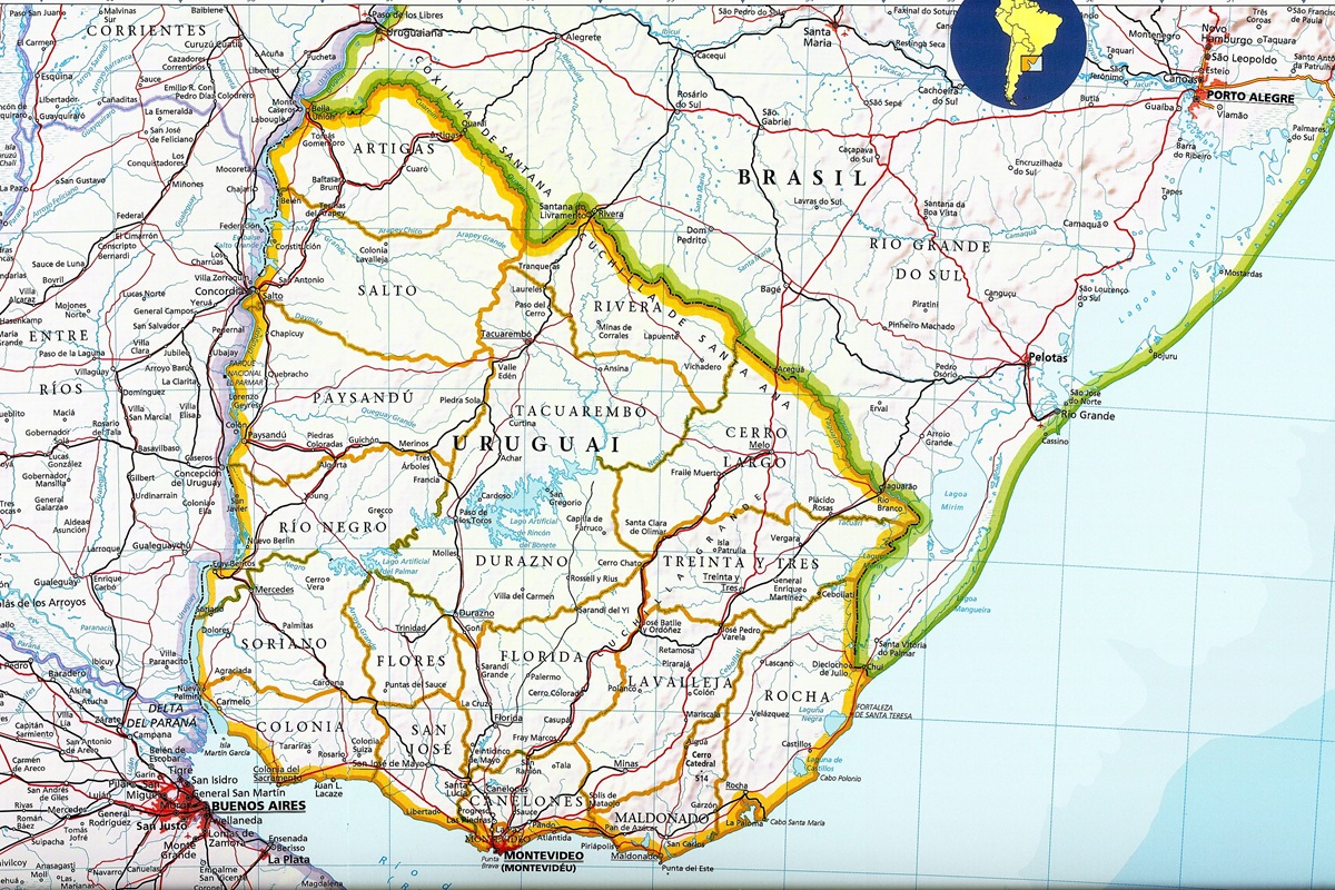 Mapa político horizontal da América do Sul com países e fronteiras territoriais