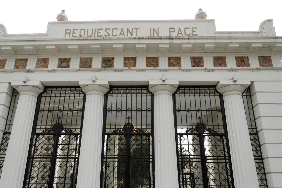 Cemitério da Recoleta: o que ver, história e como visitar Entrada principal do Cementerio de la Recoleta em Buenos Aires