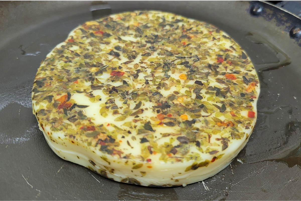 Provoleta: o que é e por que o queijo grelhado virou símbolo da Argentina