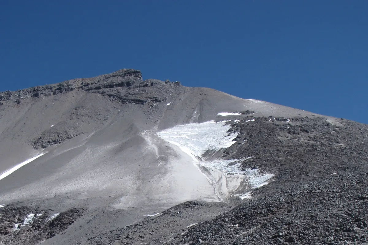 Refúgio Atacama no Ojos del Salado, a cerca de 5.200 metros de altitude.