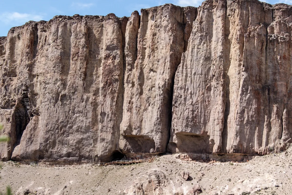 Entrada da Cueva de las Manos vista do Cañadón del Río Pinturas