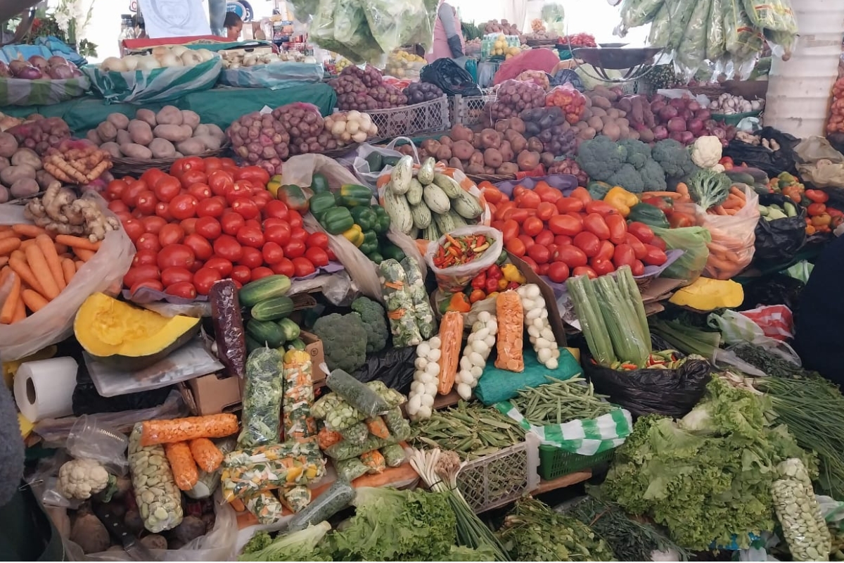 Banca de verduras no Mercado América, em Cochabamba