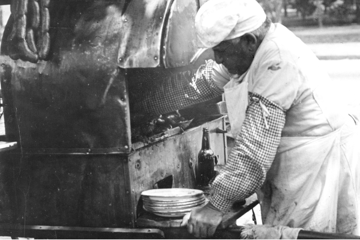 Carrito de choripán em Buenos Aires fotografado em 1925