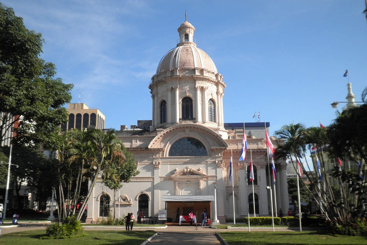 Fachada do Panteón Nacional de los Héroes, no centro histórico de Assunção, Paraguai.