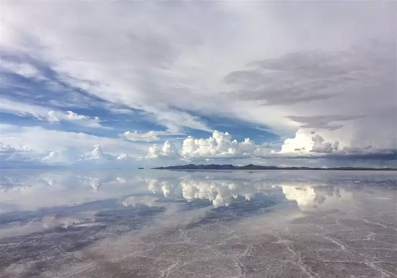 céu refletido no salar de uyuni Bolívia